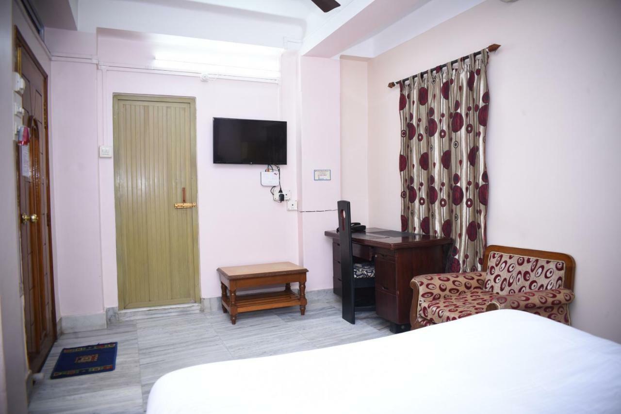 Spot On 37646 Hotel Centre Palace Silchar Kültér fotó